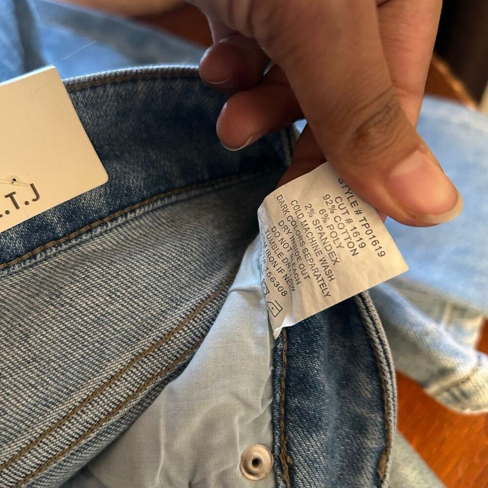 New L.T.J Jeans - Picture 4 of 5